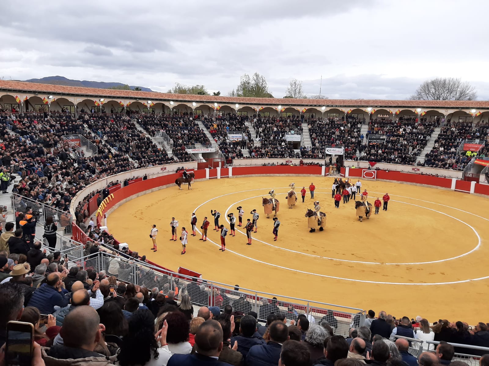 Paseíllo en la reinauguración taurina del Coso de Sutullena de Lorca a cargo de Paco Ureña