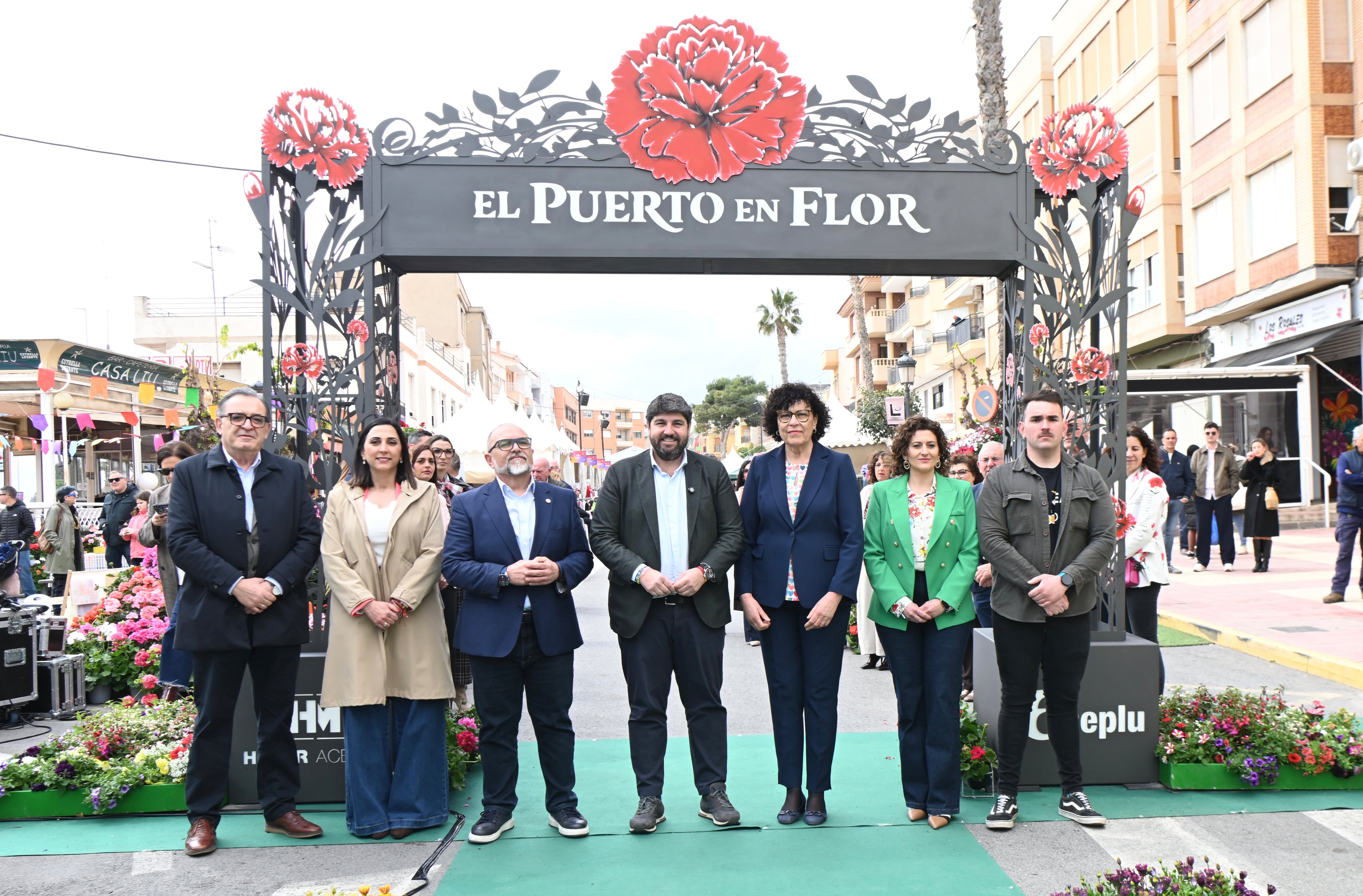 El presidente de la Región de Murcia, Fernando López Miras, inaugura la IV Feria de Comercio y la Gastronomía ‘El Puerto en Flor’