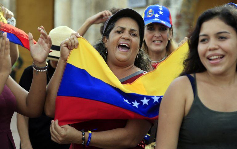 Un grupo de venezolanos residentes en Colombia protesta  contra de la elección de la Asamblea Nacional Constituyente (ANC) 