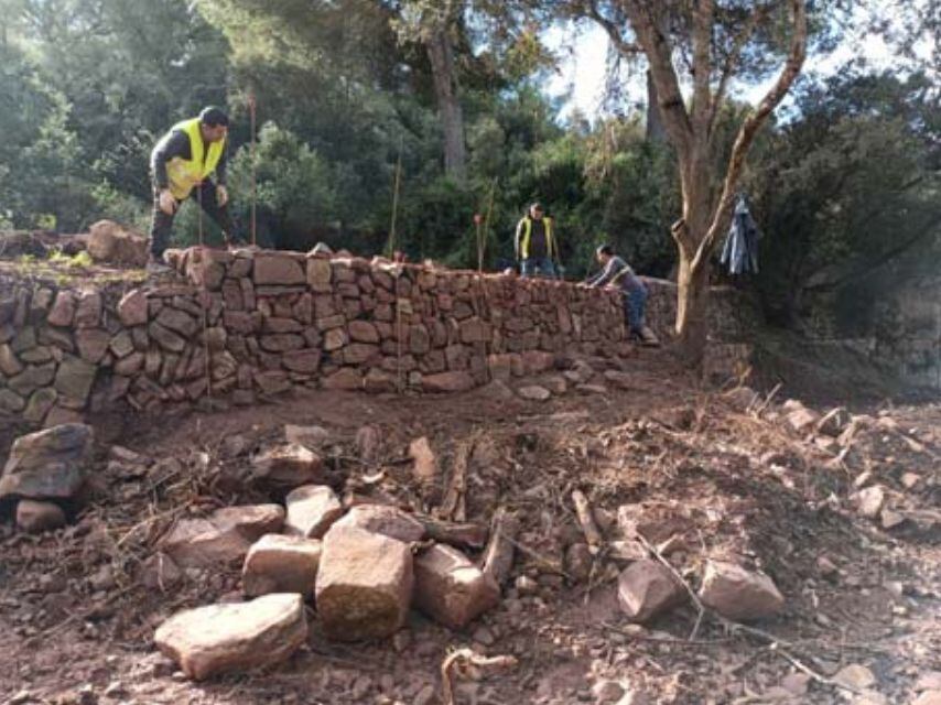 S'han arreglat 150 metres de la paret seca que separa el torrent de Son Gras de la xarxa de camins.