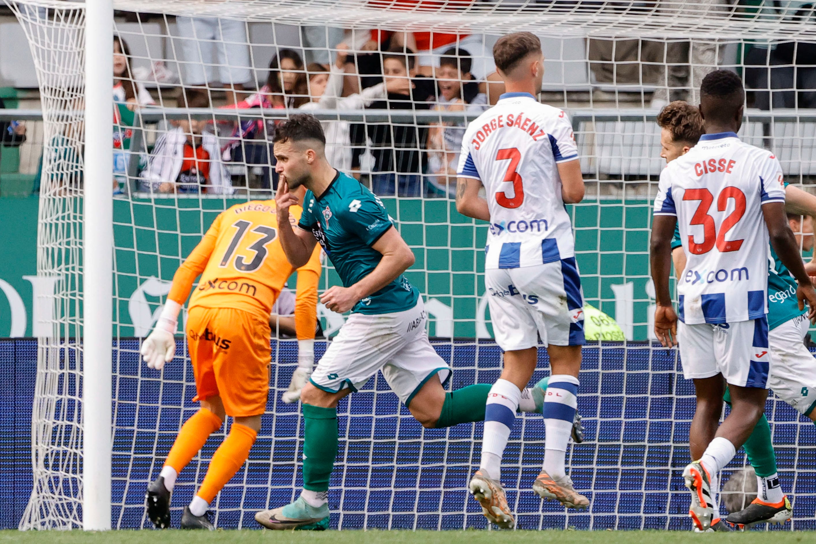 Álvaro Giménez celebra su gol durante el encuentro de la jornada 41 ante el Leganés en el estadio de A Malata. EFE/Kiko Delgado.