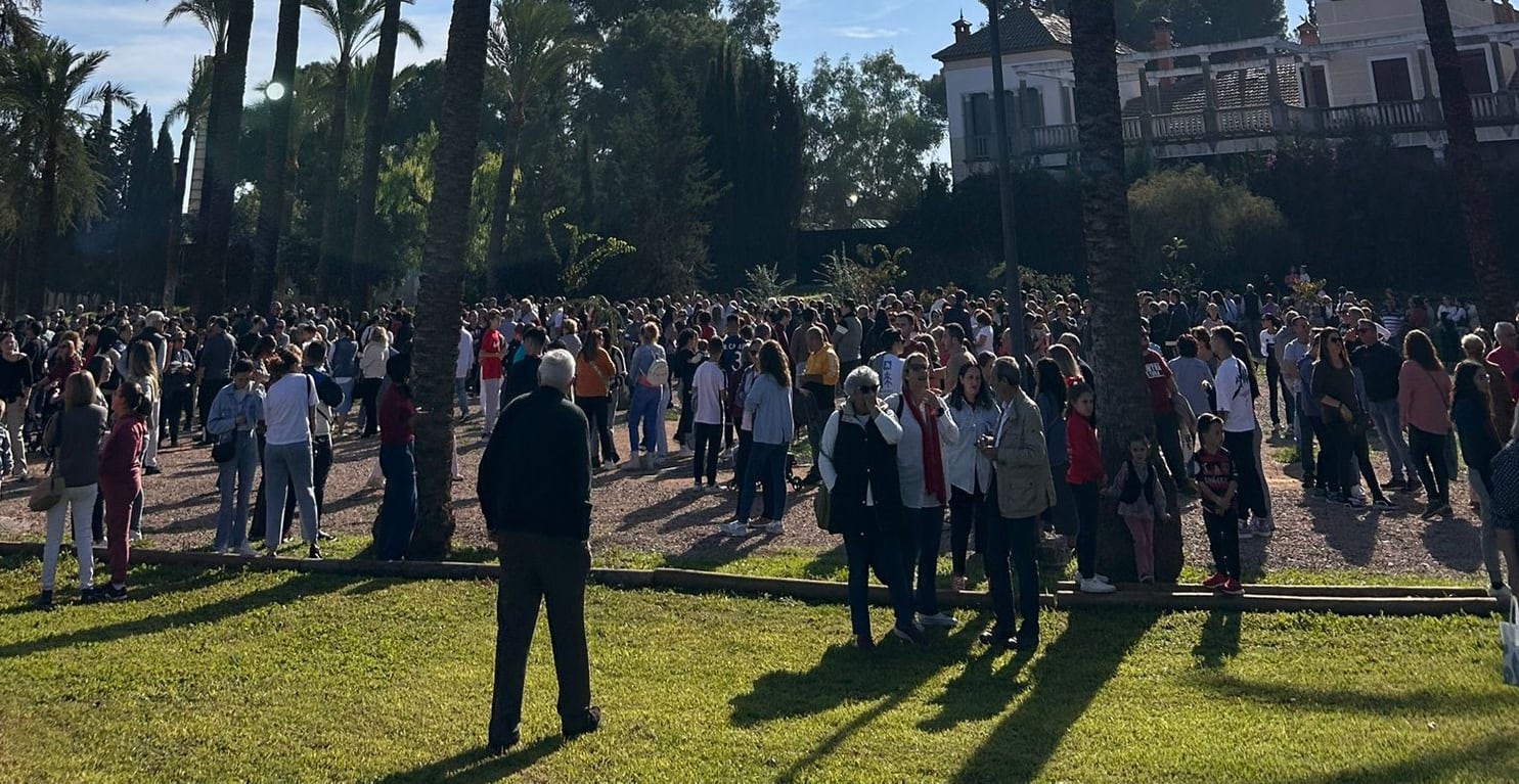 Protesta de los vecinos de La Pitilla, reclamando más medios para la vigilancia en el barrio y medidas de protección para los peatones