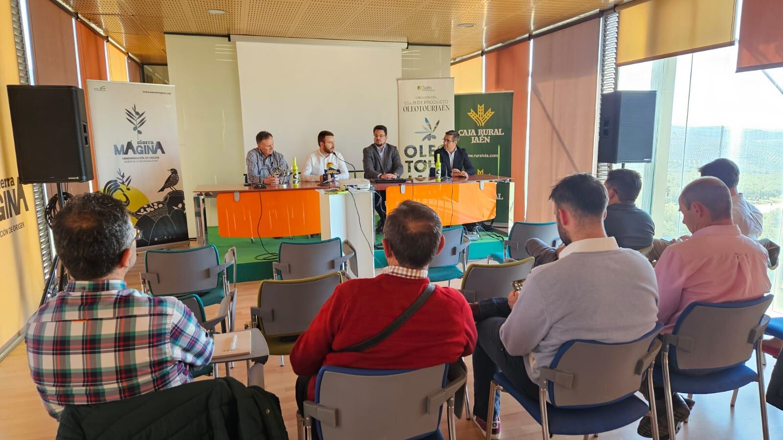 Publico asistente a la presentación en Bedmar