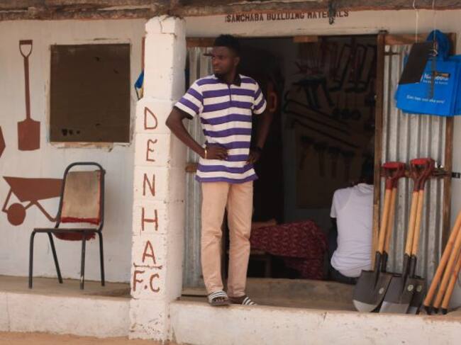 Desde hace un mes, Ismael vende materiales de construcción