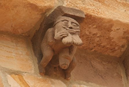 Capitel en la Iglesia de San Martín de Elines (Cantabria)