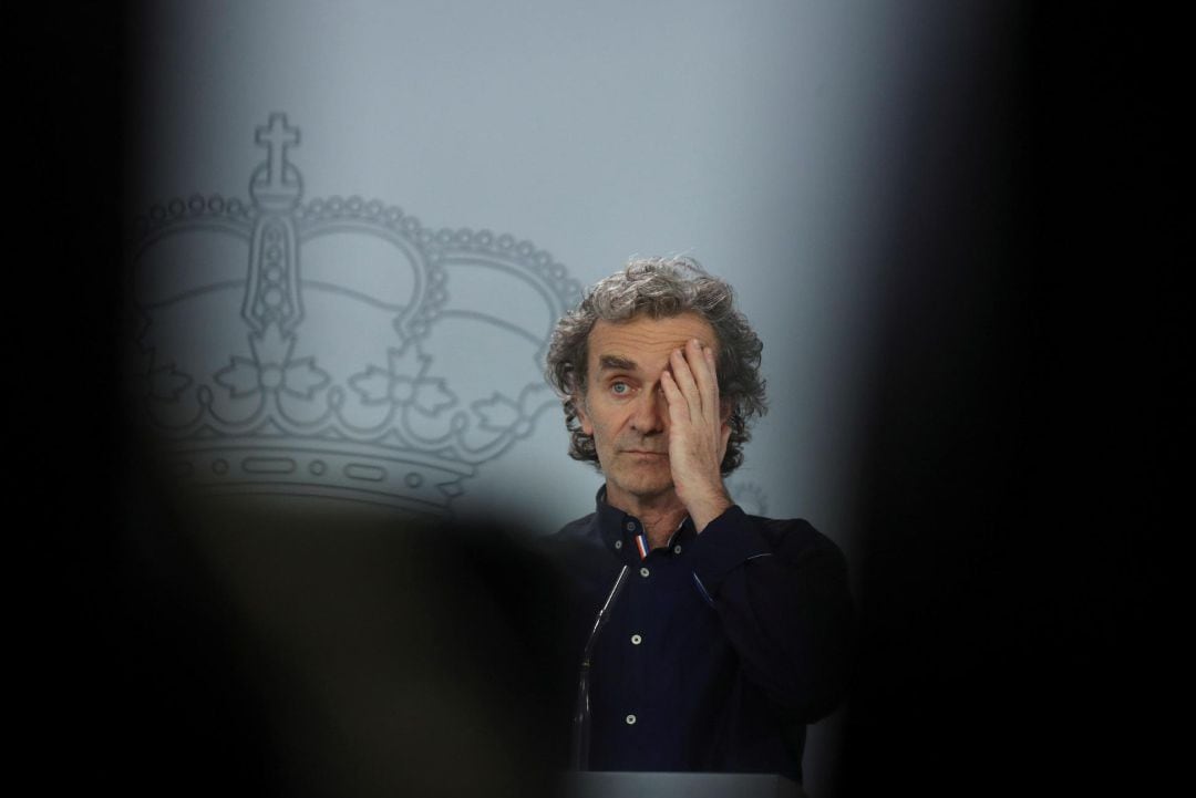 El director del Centro de Coordinación de Alertas y Emergencias Sanitarias, Fernando Simón, durante la rueda de prensa que ofrece hoy jueves en el Palacio de la Moncloa, en Madrid, para informar sobre el avance de la desescalada en España.