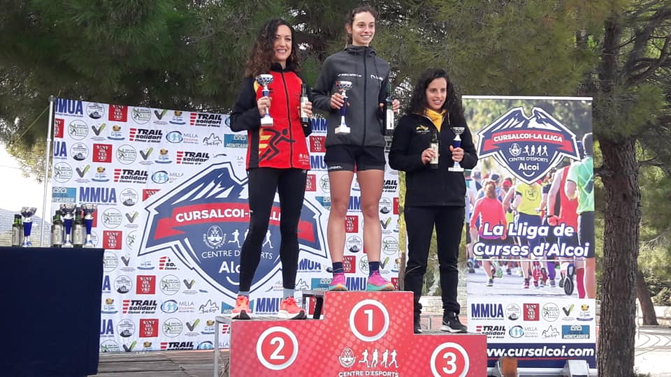 Lorena Rodríguez, Alba Sanegre y Andrea Ferrándiz en el podio de la subida a la Font Roja de atletismo