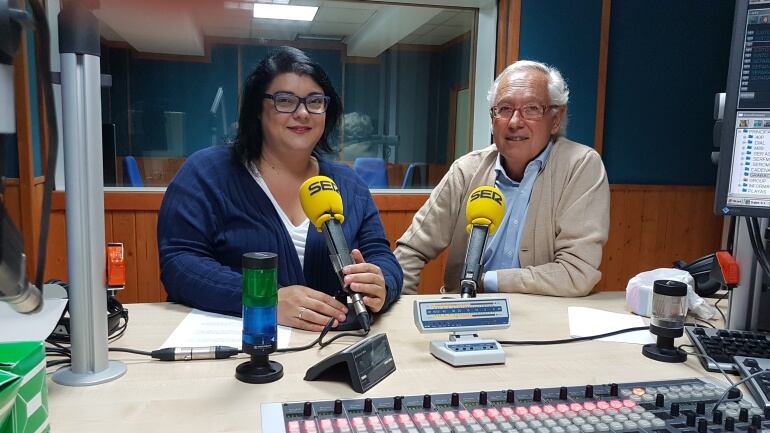 Tertulianos Olga Agüero y Manuel Garrido al comenzar el programa  