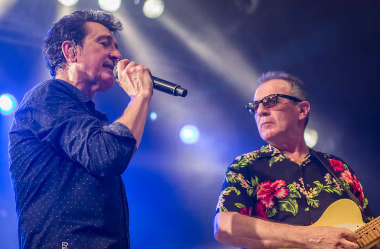 Manolo Garcia y Quimi Portet en un concierto de Los Burros y Los Rápidos en la Sala Razzmatazz de Barcelona en 2016