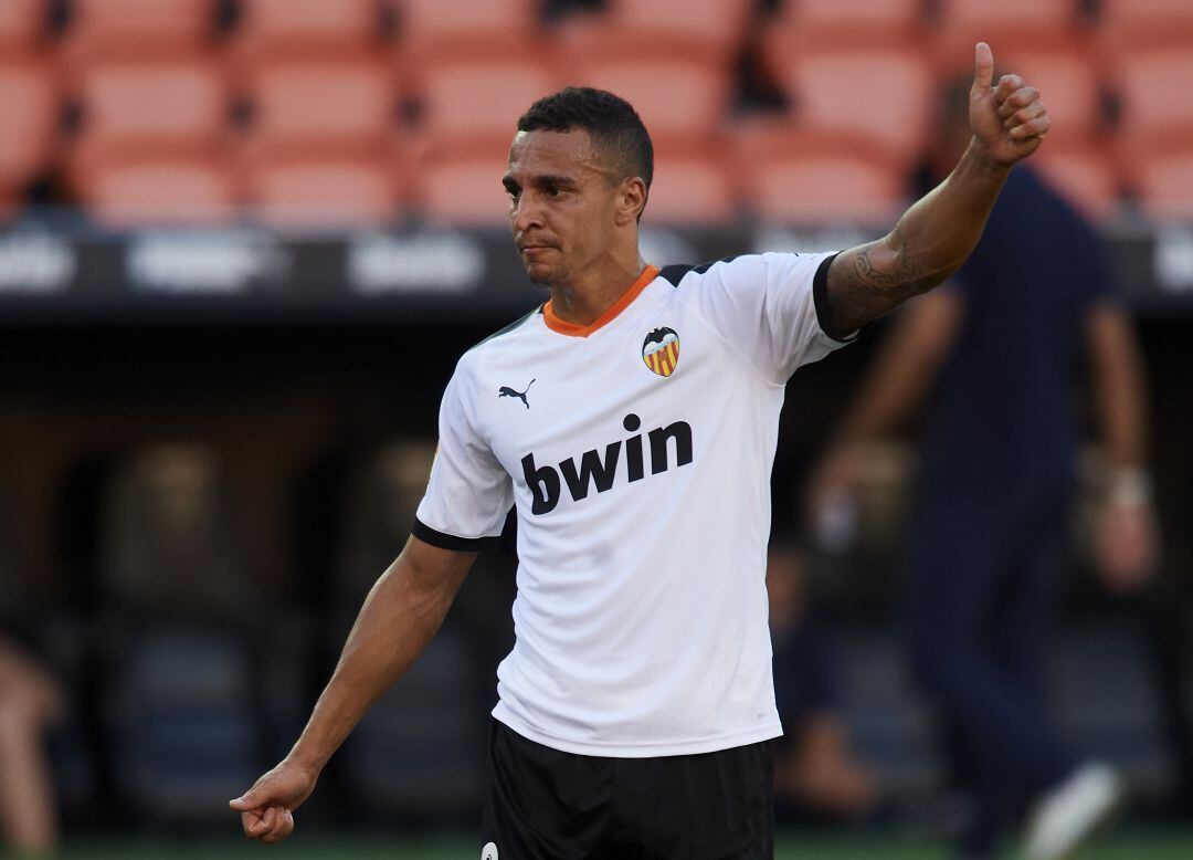 Rodrigo, con la camiseta del Valencia.