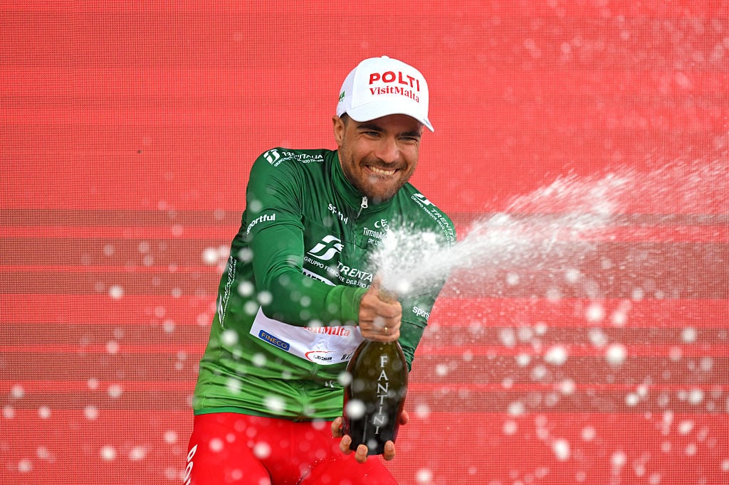 Diego Pablo Sevilla en el pódium de Tirreno Adriático