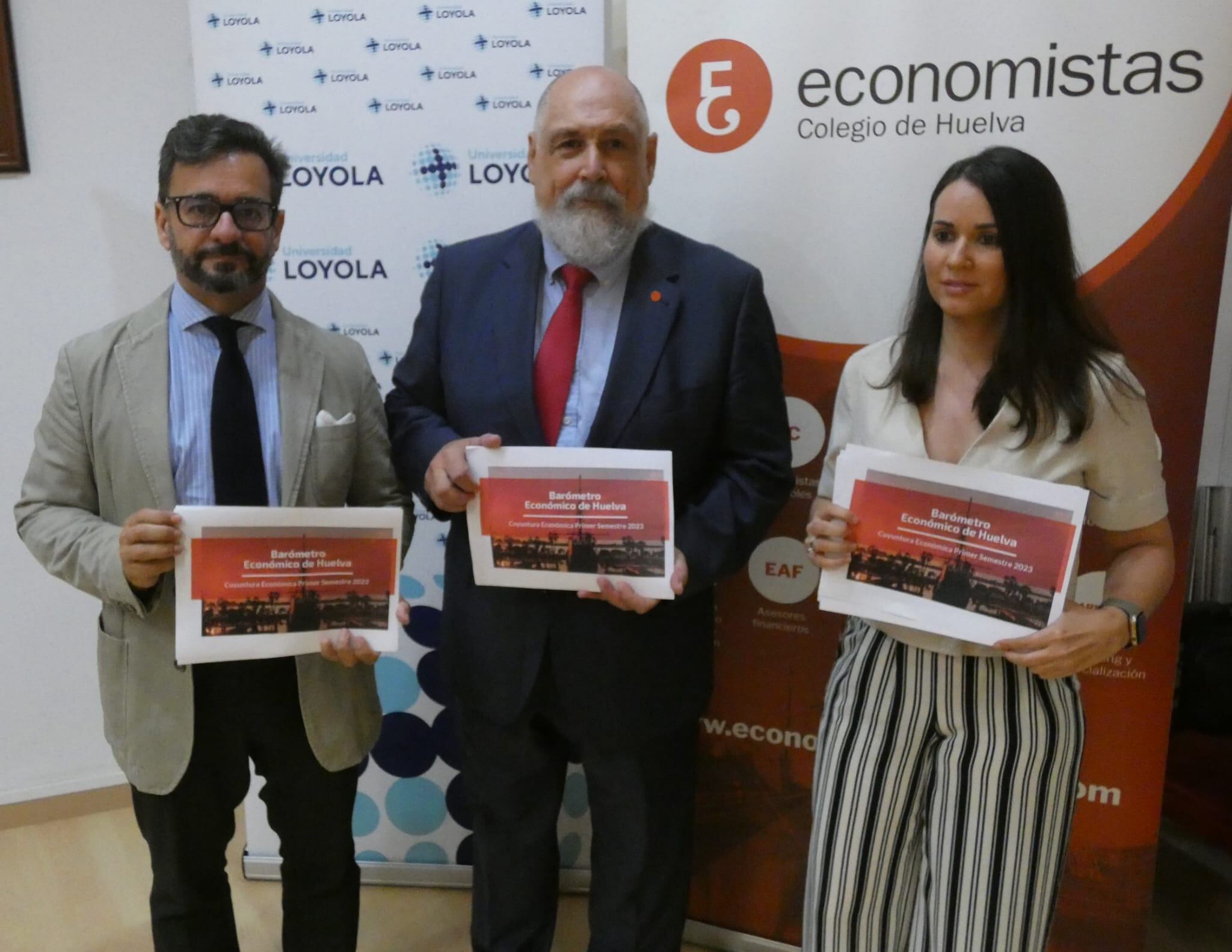 Manuel Alejandro Cardenete, Manuel Ángel Bracho y María del Carmen Delgado, en la presentación del primer Barómetro Económico de Huelva.