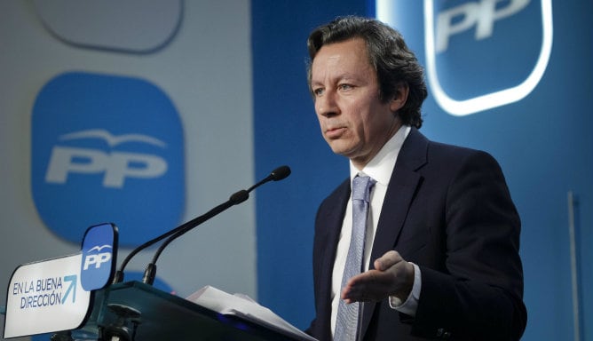 El secretario de Organización del PP, Carlos Floriano, durante la rueda de prensa que ha ofrecido tras la reunión del Comité Ejecutivo Nacional del partido