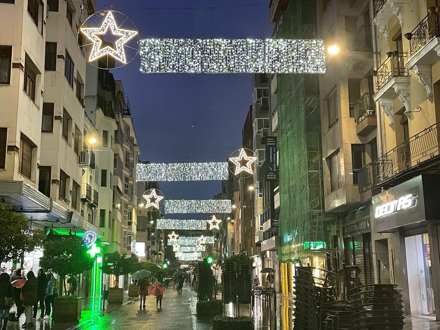 Cuenca ha encendido la iluminación navideña este viernes