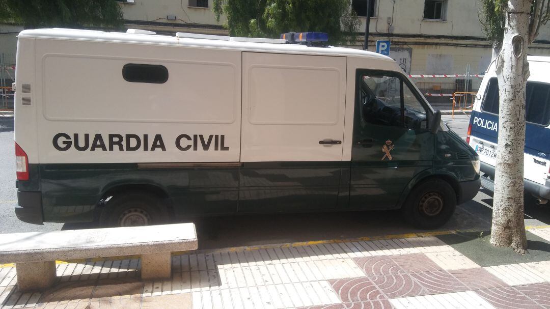 Imagen de archivo de un furgón de la Guardia Civil