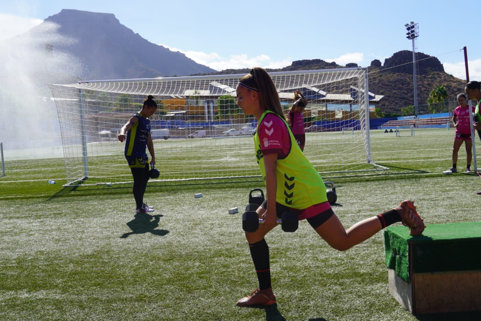 Las blanquiazules ya entrenan en su nueva casa, Adeje.