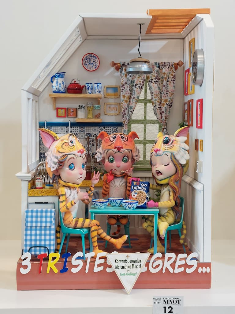 La Exposición del Ninot de las Fallas 2023 abre sus puertas con 750 figuras que rebosan diseño y sátira. Todas ellas quieren salvarse de las llamas gracias al voto popular.