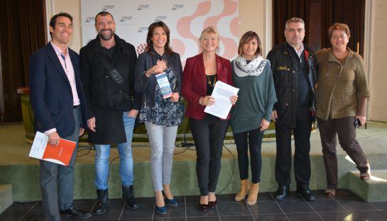 La regidora Ferrando amb representants del teixit comercial i empresarial de Tarragona.