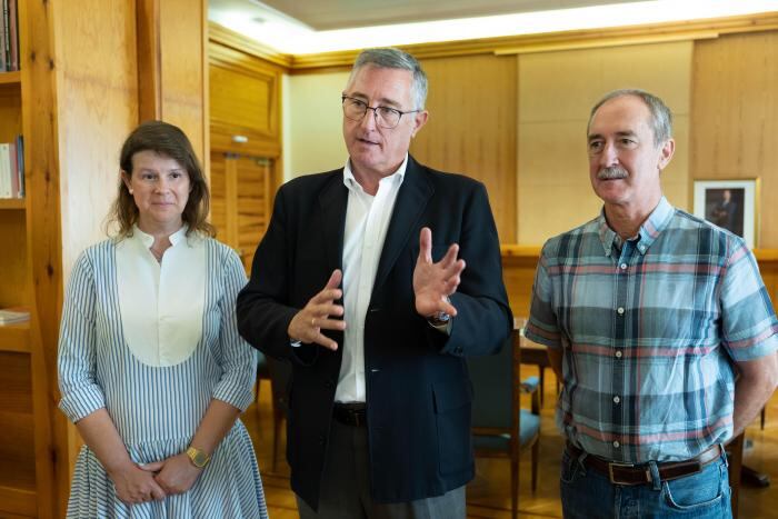 El consejero de Medio Ambiente y Turismo, Manuel Blasco (centro), el director general de Protección Civil, Miguel Ángel Clavero, y la directora general de Gestión Forestal, Ana Oliván.