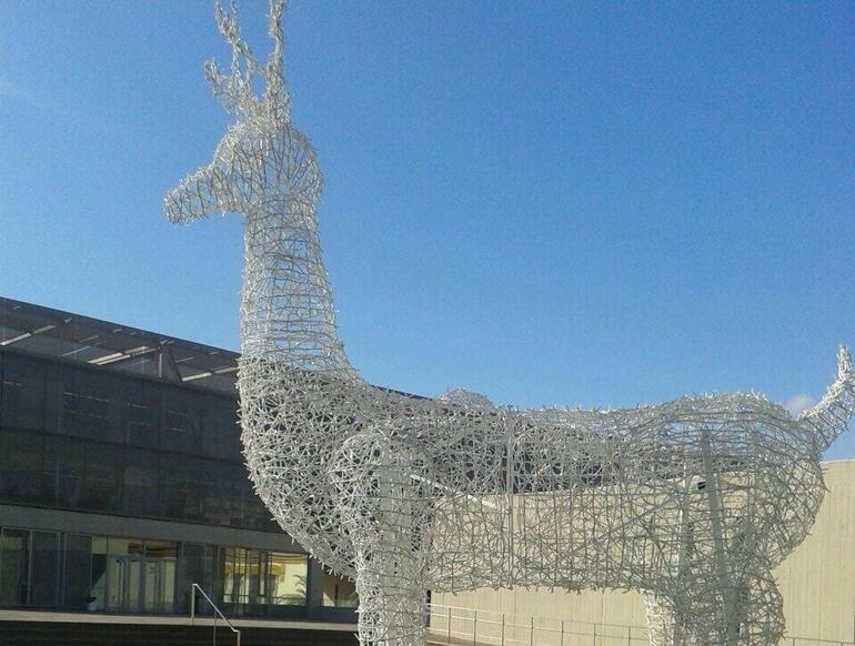 El reno que lució esta navidad en la entrada de la Diputación