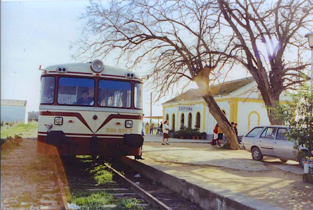 Antiguo ferrobús en la estación de Chipiona (años &#039;80)