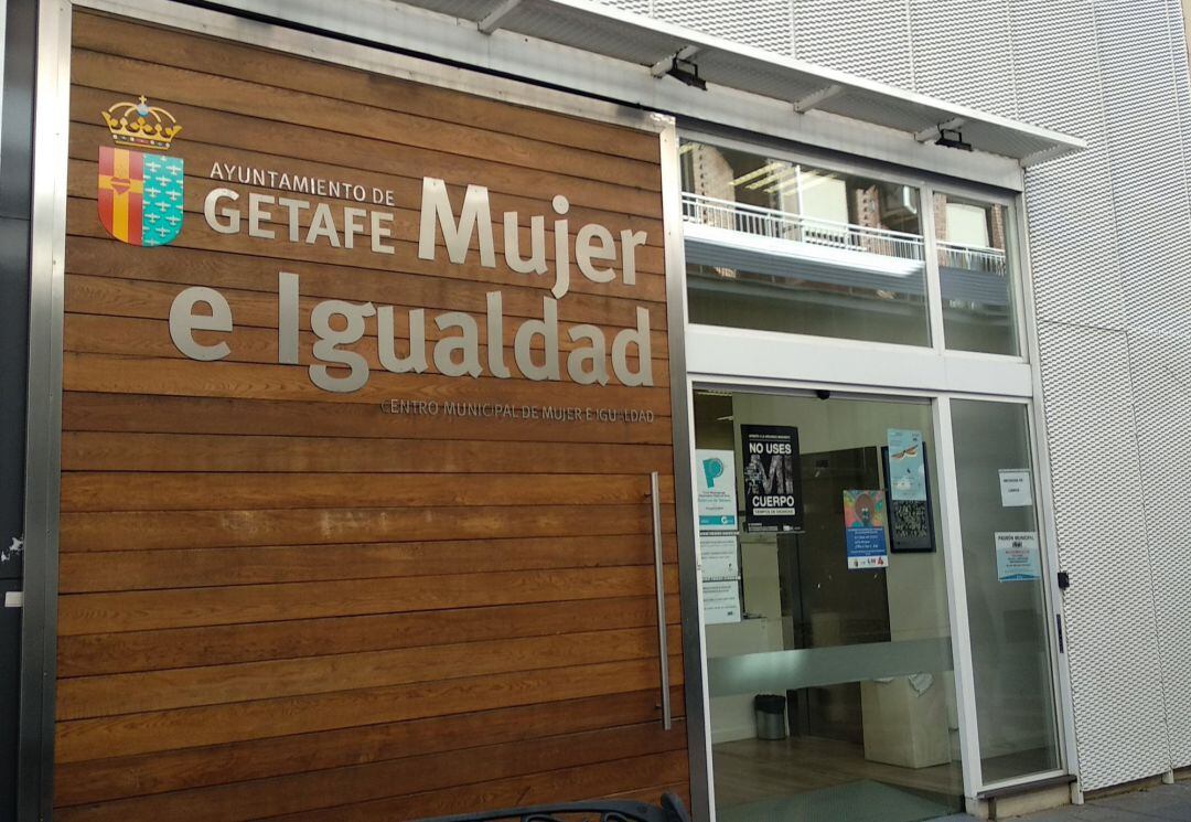 Entrada del Centro Municipal de Mujer e Igualdad de Getafe. 