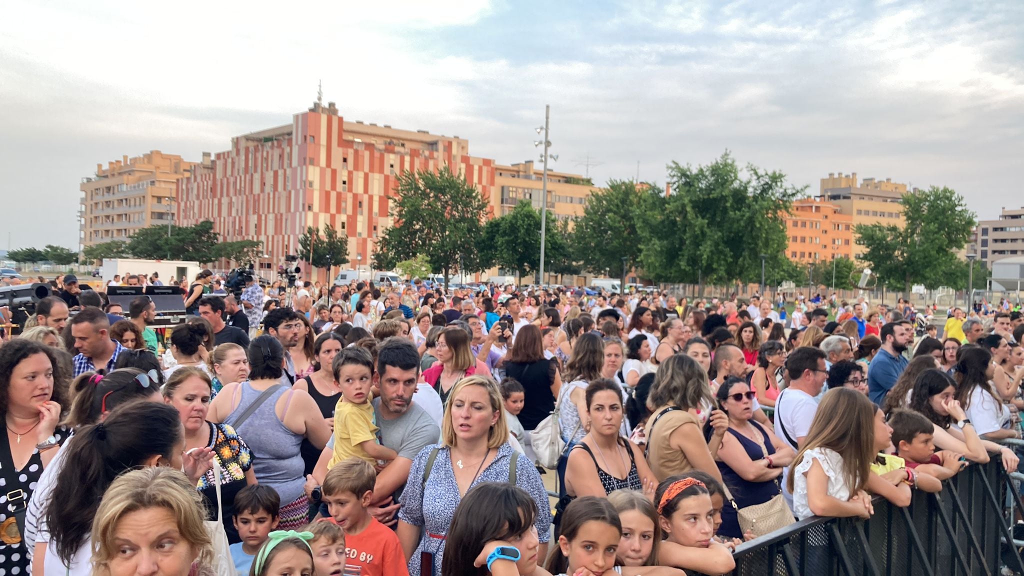 El público que ha acudido a disfrutar del concierto de Dial al sol