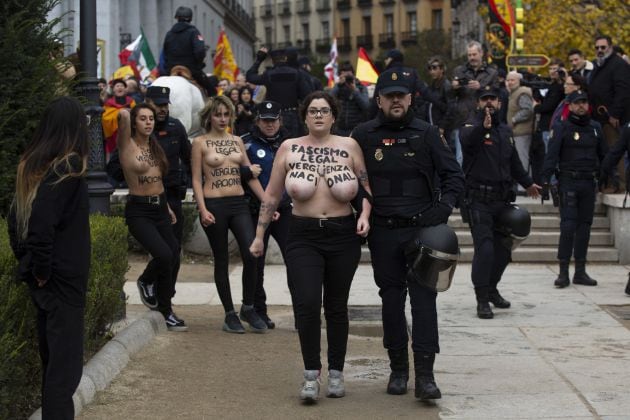 La policía detiene la protesta de Femen