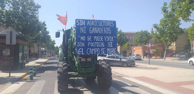 Decenas de tractores han participado en la marcha