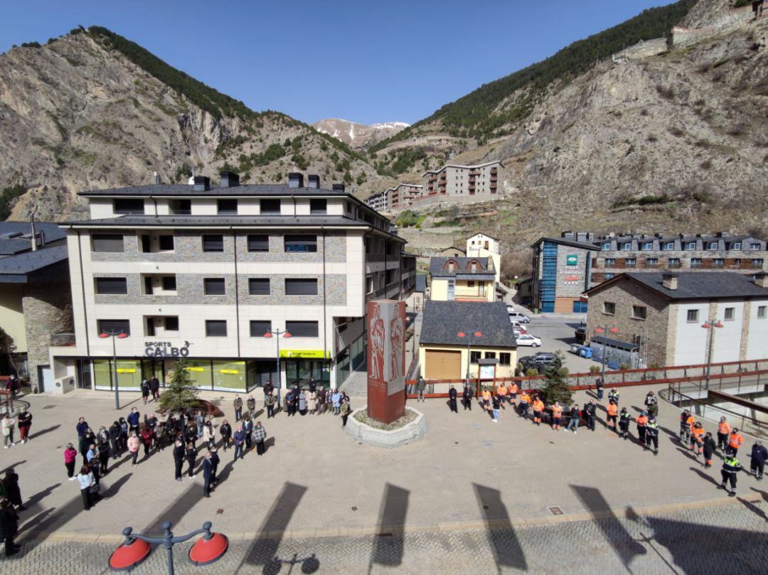 Emotiu minut de silenci en memòria dels dos joves que van perdre la vida a les bordes de Mereig