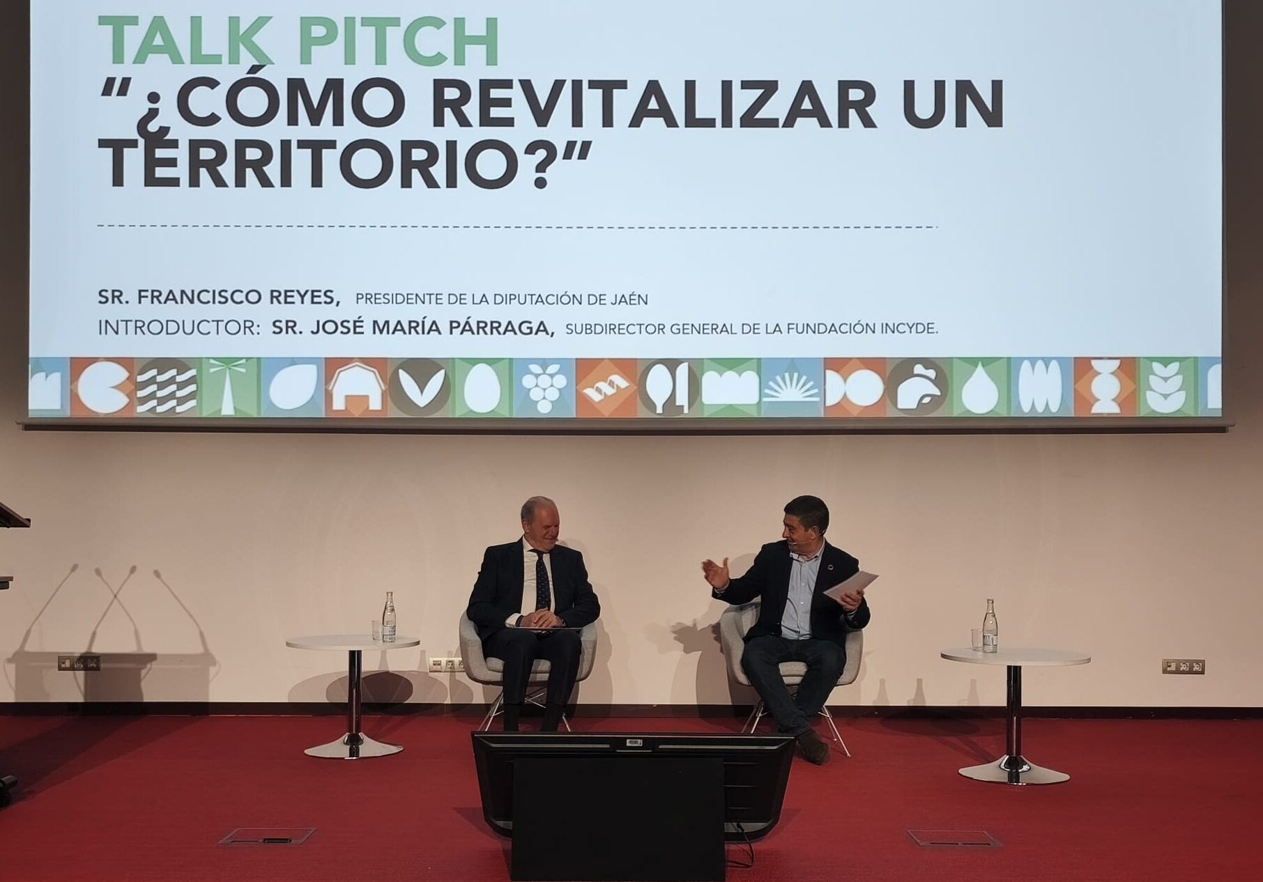 Paco Reyes (a la derecha de la fotografía) viaja a Barcelona, como presidente de la Diputación Provincial de Jaén, para participar en la II Cumbre Agroalimentaria.