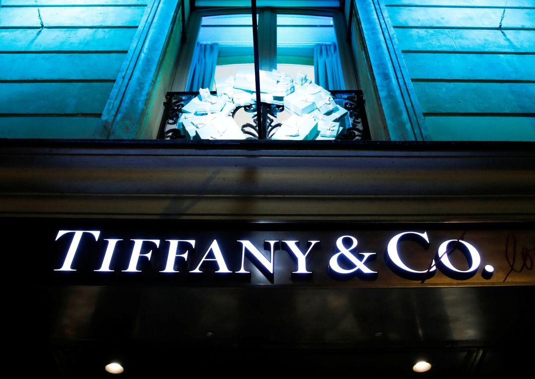 La fachada de una tienda de Tiffany en París 