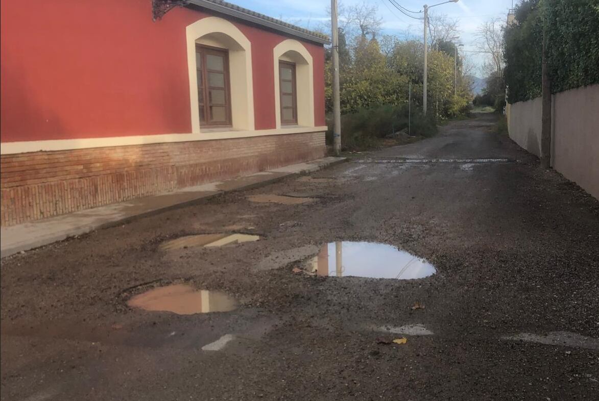 Baches en las calles de Huerrios