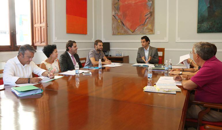 Eduardo Dolón, presidiendo la mesa de la comisión de investigación, cuando se creó el pasado 14 de septiembre