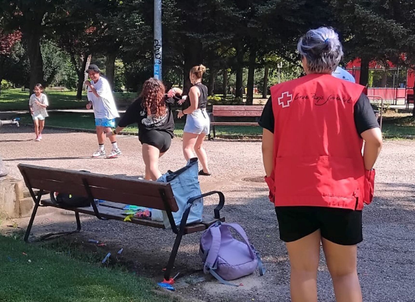 Juegos con agua en la Escuela de Verano de Cruz Roja.