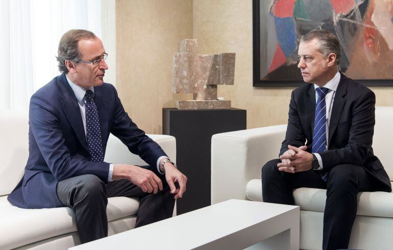 El lehendakari durante la reunión que ha mantenido con Alfonso Alonso