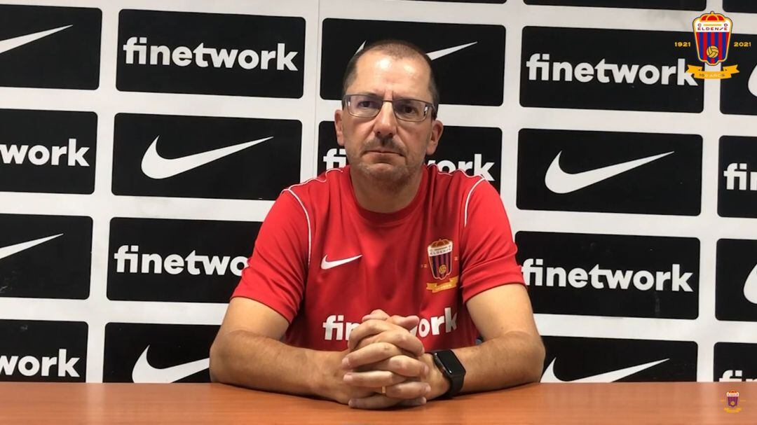 José Juan Romero, entrenador del C. D. Eldense, en su primera rueda de prensa como técnico azulgrana