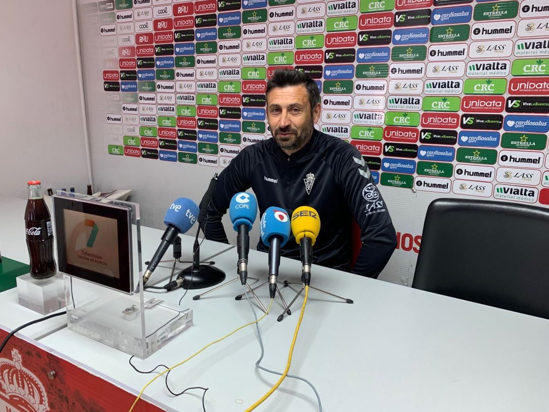 Manolo Herrero en la sala de prensa de Cobatillas