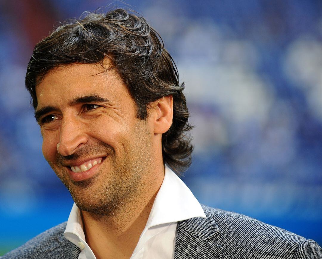 Raúl González durante un partido del Schalke 04