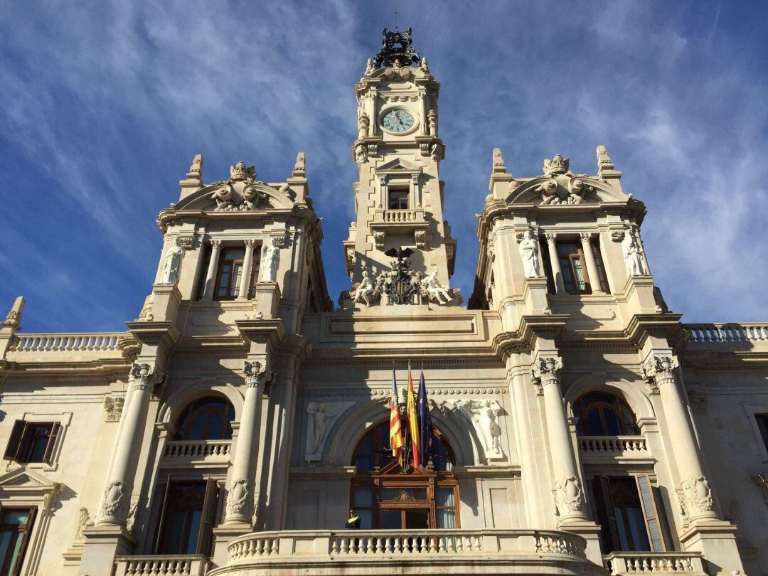 El Ayuntamiento de València ha reducido al mínimo el número de funcionarios que se desplazan hasta las oficinas municipales