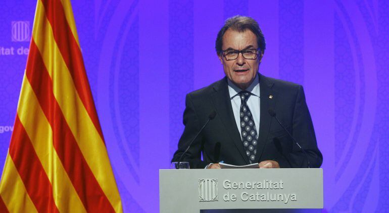 President of the Catalan regional government Artur Mas gives a press conference at the Generalitat of Catalonia in Barcelona on October 31, 2014, after Spanish government announced that it would go to the Constitutional Court to challenge a symbolic refer