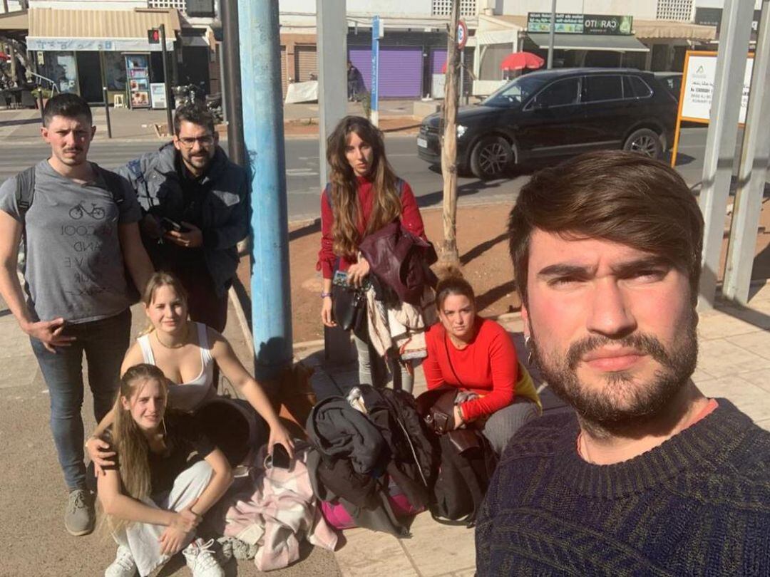Grupo de jóvenes afectados en Marruecos 