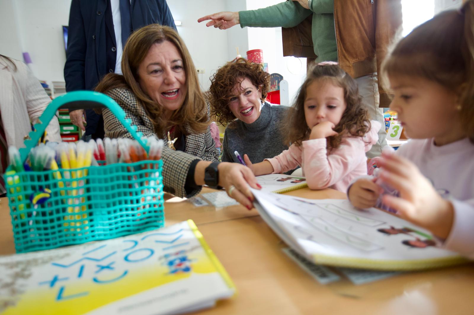 Las familias andaluzas dispondrán el próximo curso de 89.000 plazas de nuevo ingreso