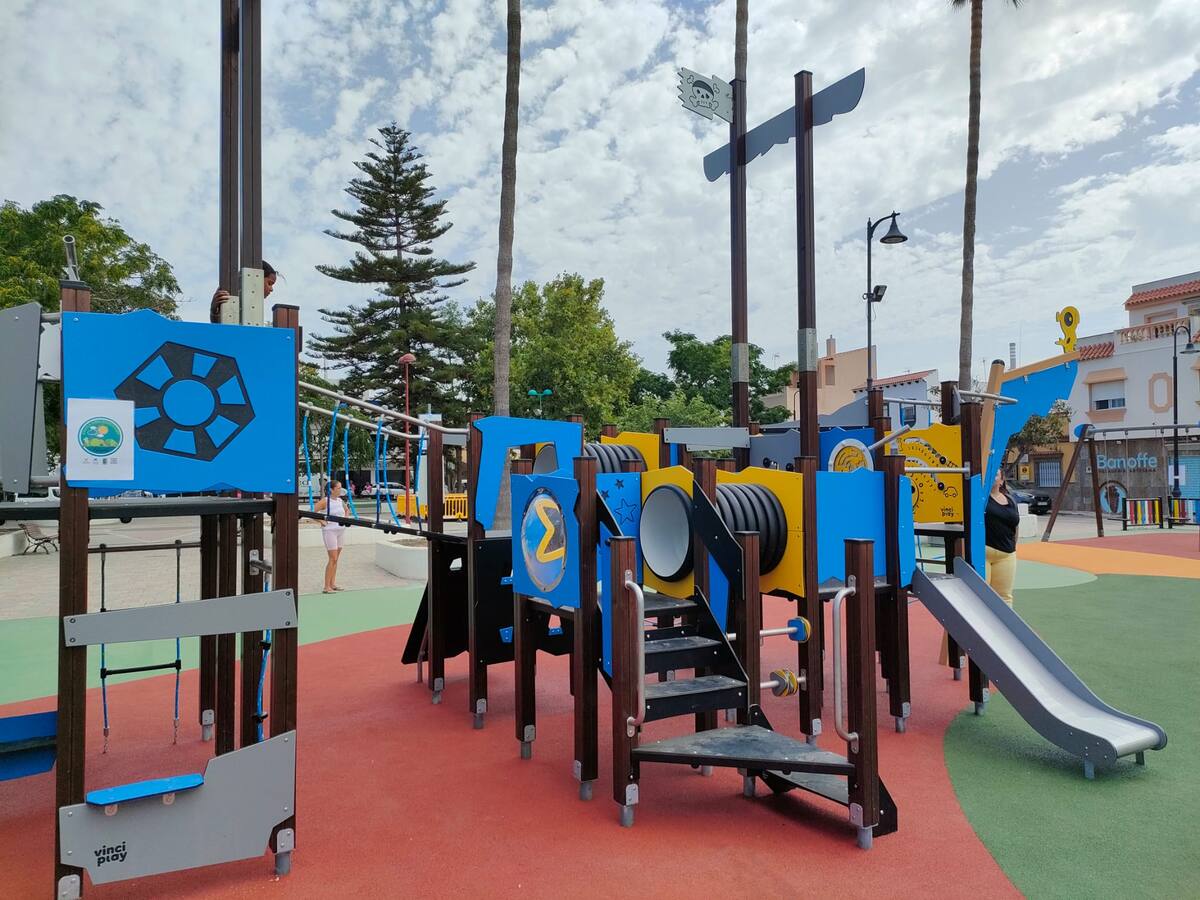 Los Barrios invierte más de 45.000 euros en la reparación de varios parques infantiles