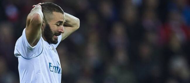 Benzema se lamenta de una ocasión fallada