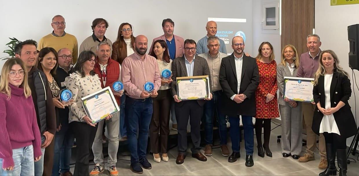 Entrega de las certificaciones Reservas Starlight a los representantes de las comarcas participantes