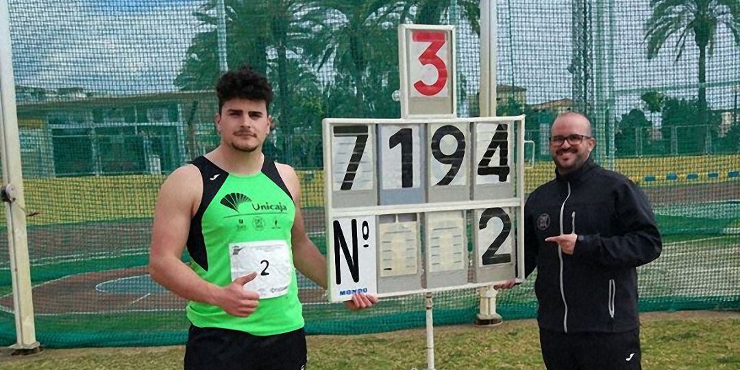 El atleta, Alberto González (izqda), en una de edición anterior del campeonato.