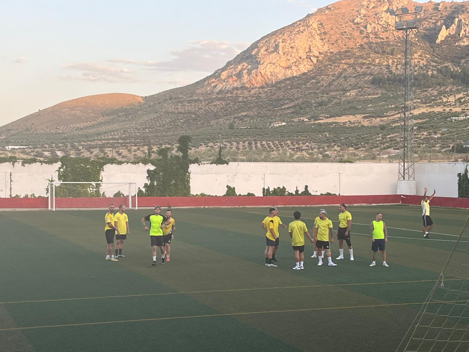 Ejercicios de calentamiento del equipo Los Pisha de Bedmar, durante la competición