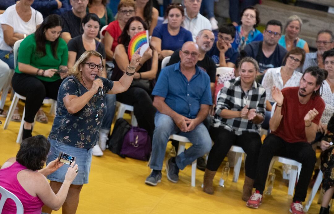 Meri Pita (en el centro) en una imagen de archivo en el que también están presentes el secretario de organización de Podemos, Alberto Rodríguez (a la izquierda), a su lado, la secretaria general en Canarias, Noemí Santana y, de verde, la candita a ocupar su puesto Laura Fuentes