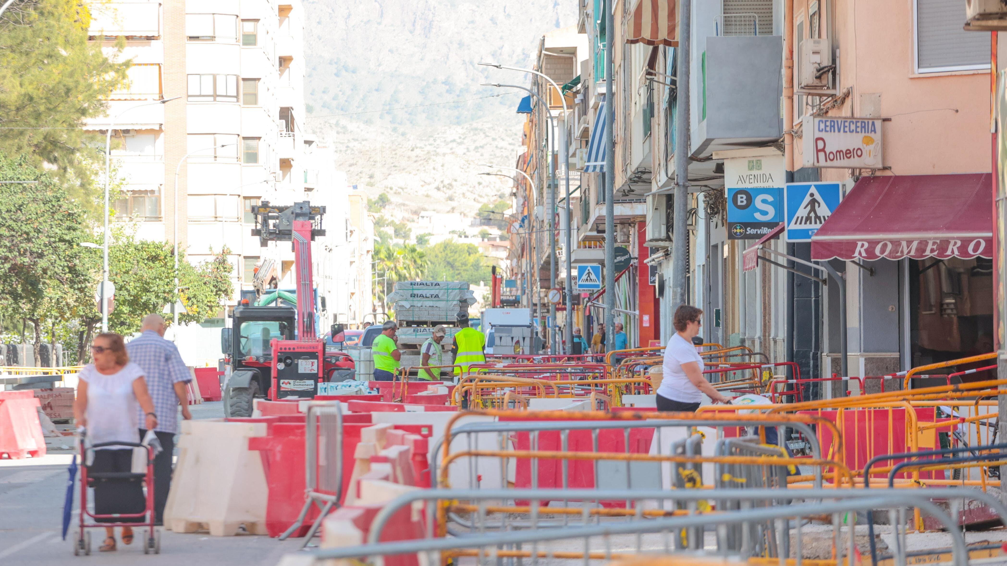 Obras en la avenida Alfonso XIII de Elda